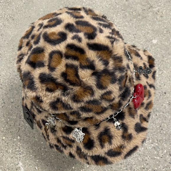 NWT Ed Hardy Love Kills Cheetah Print Faux Fur Bucket Hat w/ Charms - Picture 5 of 10
